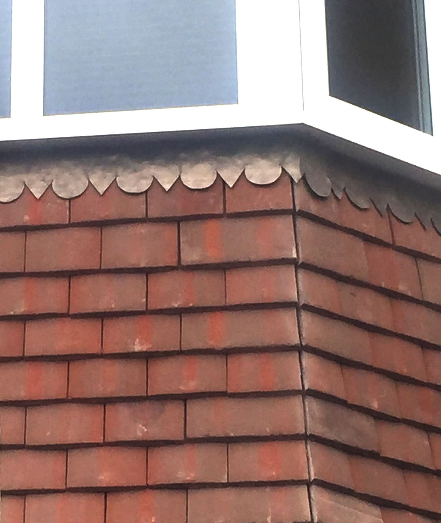 Roof window installation with matching tiles